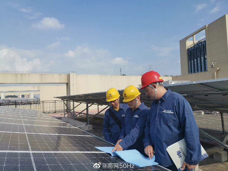 屋顶分布式光伏项目进行验收及并网送电,为企业发展注入“电动力”