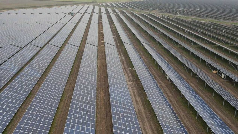 光伏背板是什么材料，背板在光伏组件中的比重