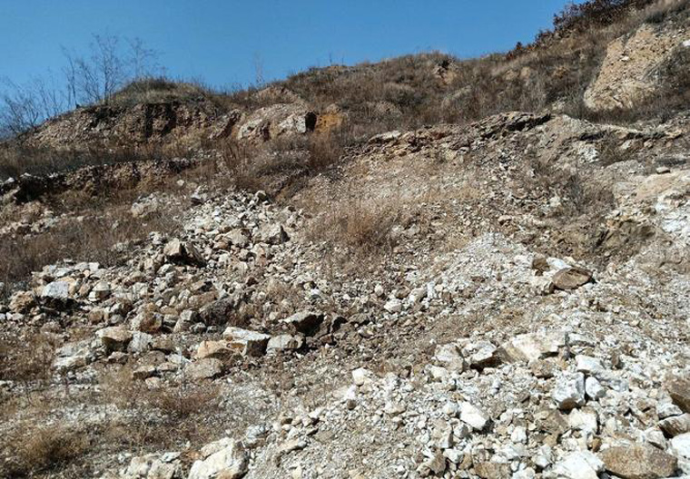 光伏硅料是什么矿石，光伏硅料与石英石的区别