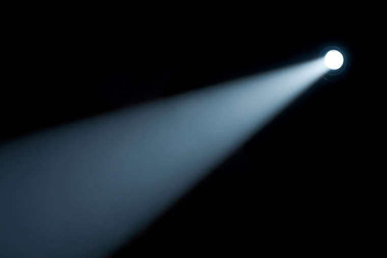 光的衰减是尽头吗，光子衰减定律