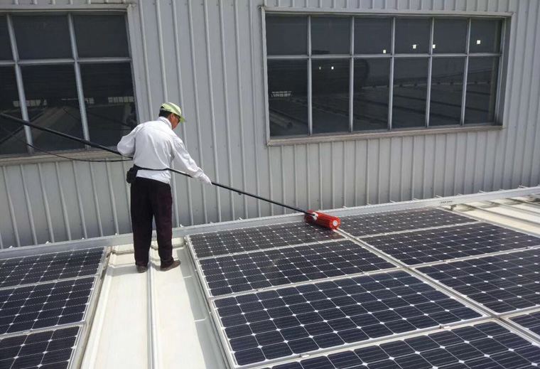 光伏发电怎么清洗，光伏板清洁要断电吗