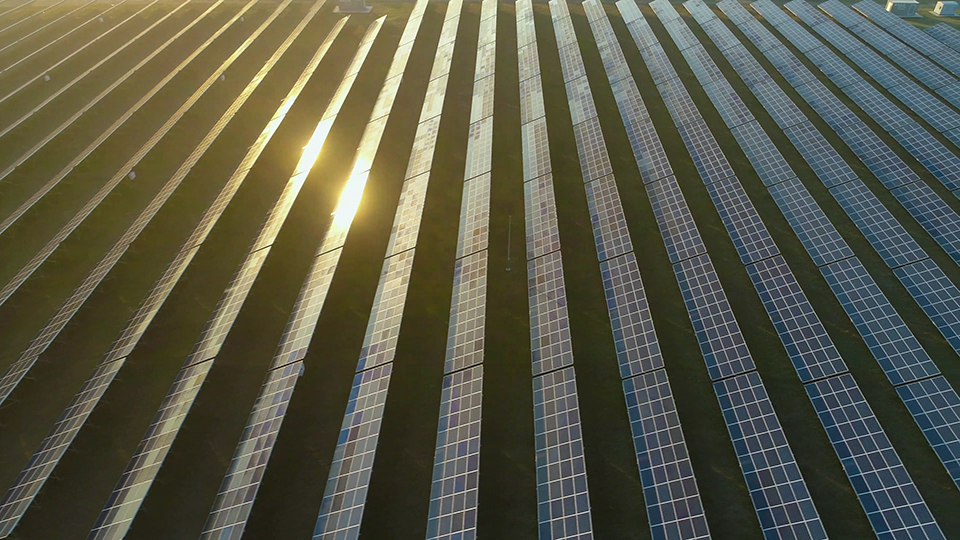 哪种基础设施更适合地面集中式光伏电站